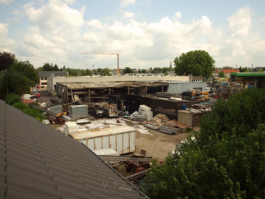 Feuer Halle Siegburg Gewerbegebiet Zange P300.JPG